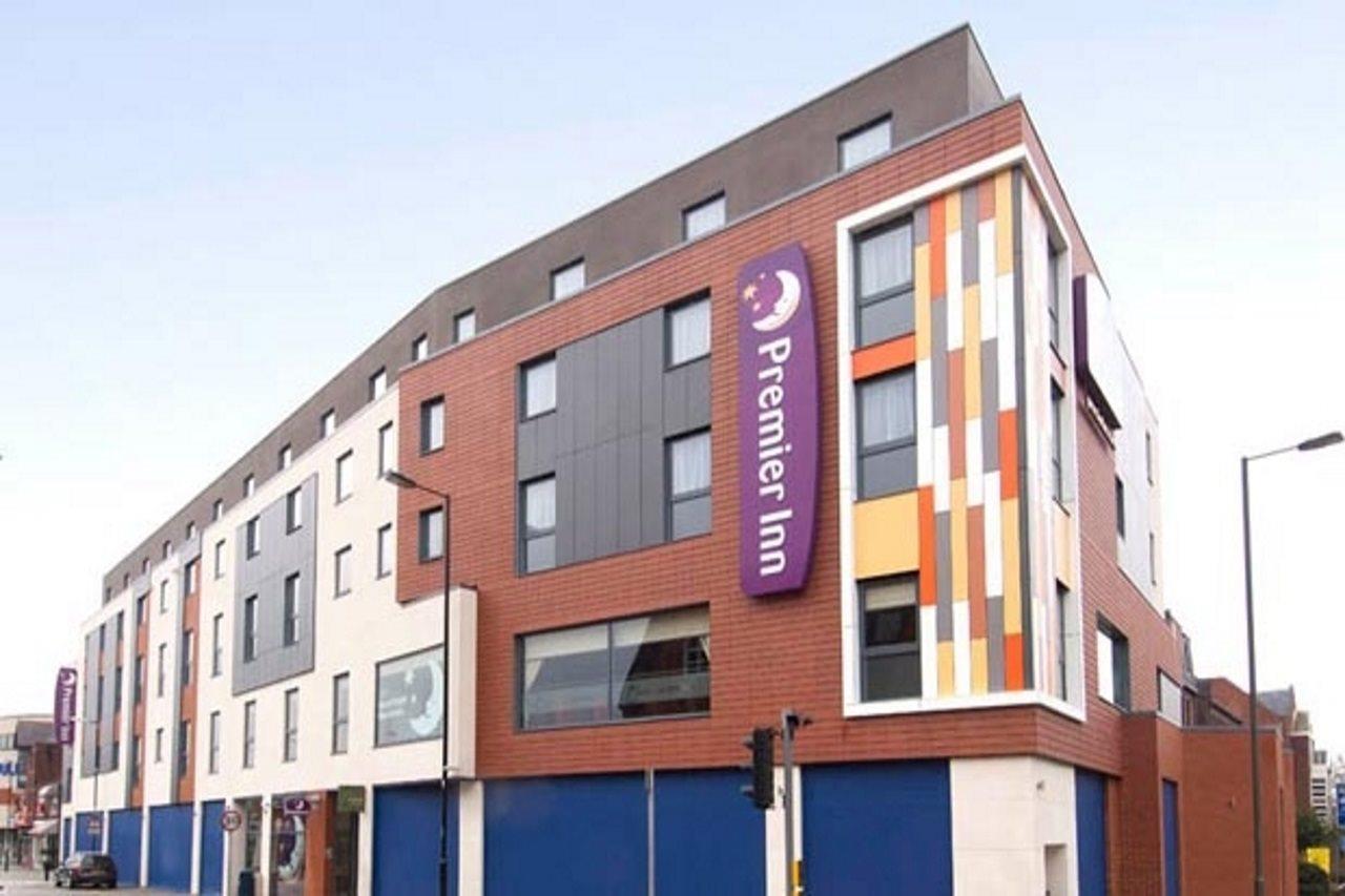 Premier Inn Camberley Buitenkant foto
