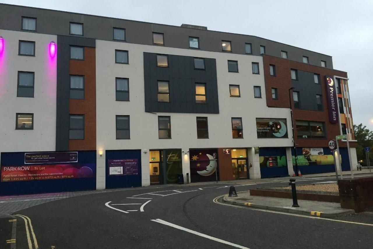 Premier Inn Camberley Buitenkant foto