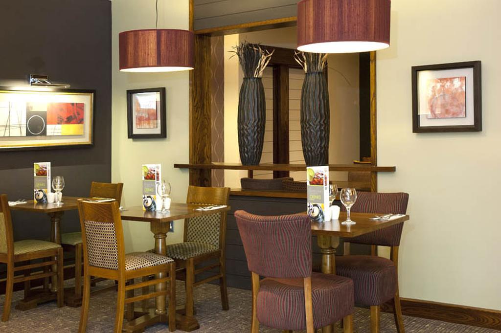 Premier Inn Camberley Buitenkant foto
