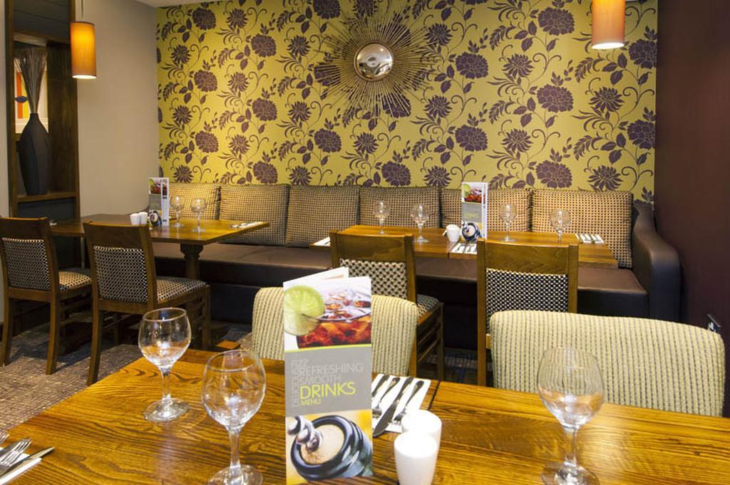Premier Inn Camberley Buitenkant foto
