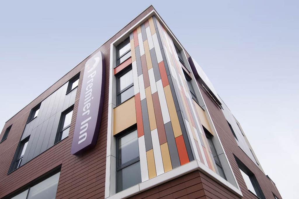 Premier Inn Camberley Buitenkant foto