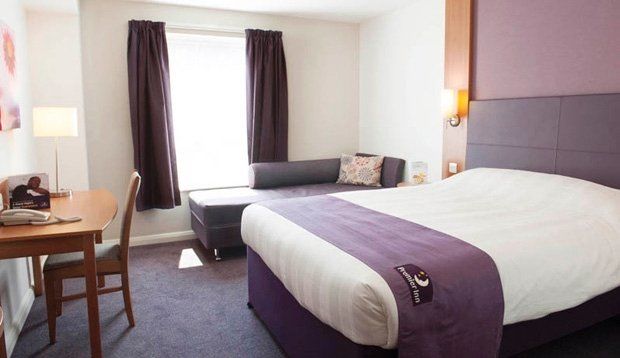 Premier Inn Camberley Buitenkant foto